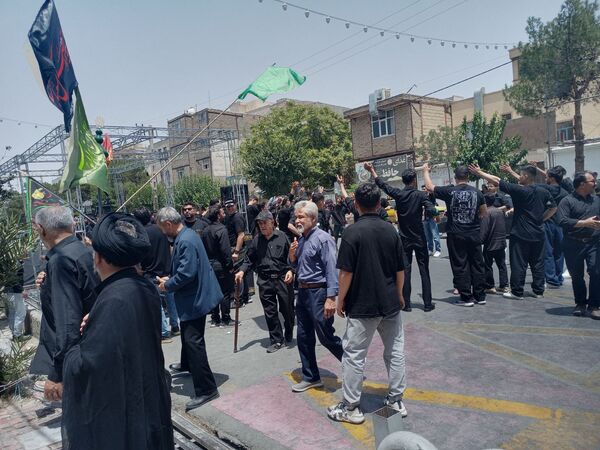 دسته‌های عزاداری در رباط کریم