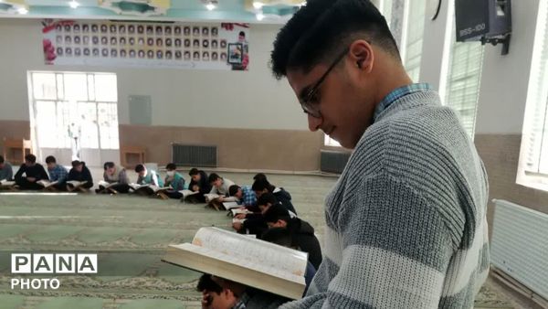 محفل قرآنی  در دبیرستان دوره اول پسرانه سیدالشهدا(ع)