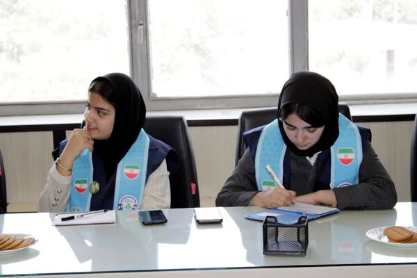 نشست صمیمی دانش‌آموزان خبرنگار پانا با مدیرکل آموزش و پرورش کهگیلویه و بویراحمد 