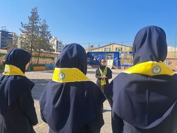 آموزش دوره پیشتازان در دبیرستان دخترانه علی افشار‌نژاد