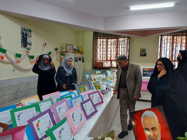 افتتاحیه نمایشگاه جشنواره ماها در دبستان فرهنگیان ۲