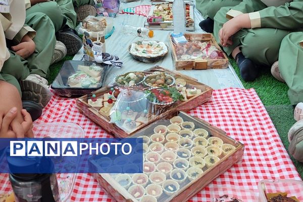 برگزاری مراسم صبحانه سلامت در دبستان نیلوفر رفیعی ناحیه دو شهرری 