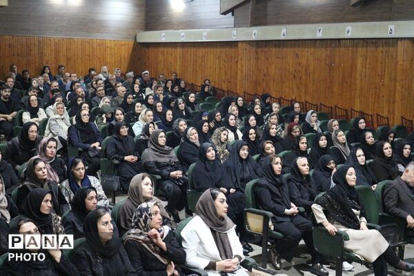 برگزاری نخستین مجمع عمومی انتخابات انجمن اولیا و مربیان در دبیرستان معراج اردبیل