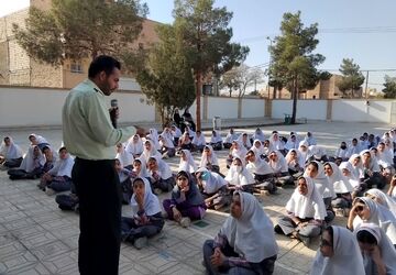 از ایثار تا امنیت؛دعوت از نیروی انتظامی در دبستان دخترانه ۱۵ خرداد زارچ