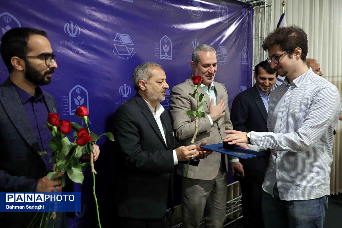 نشست صمیمی وزیر آموزش و پرورش با مدال آوران المپیادهای جهانی