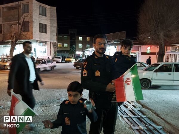 غوغای دانش‌آموزان در استقبال از موکبِ «فرزندانِ سردار سلیمانی»