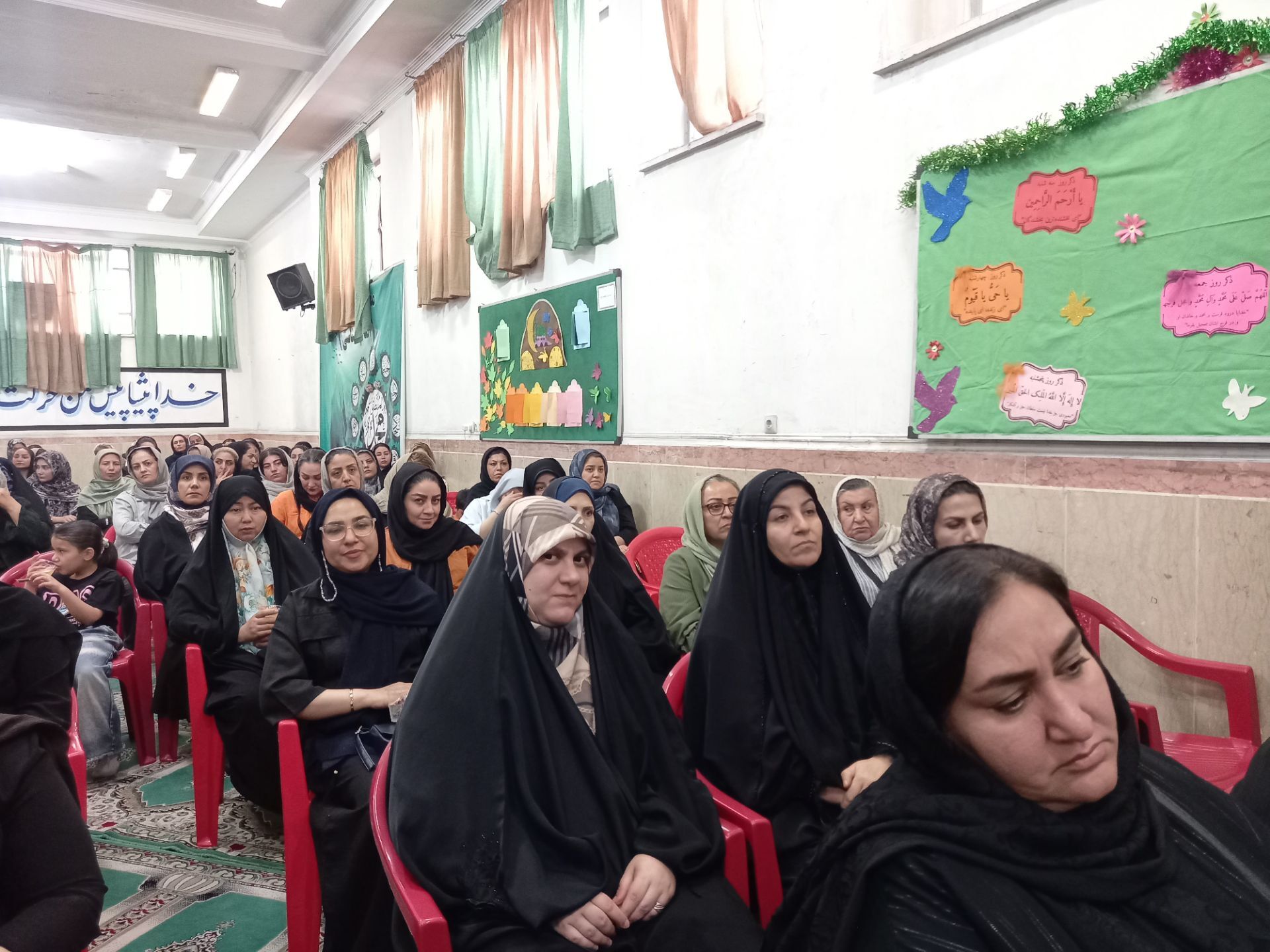  انتخابات انجمن اولیا مربیان دبیرستان مهدیه ناحیه یک شهرری 
