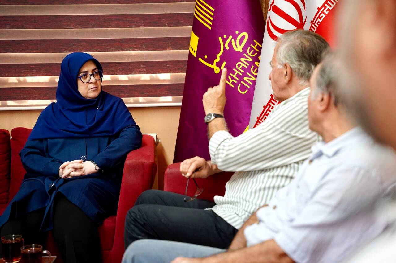 مهاجرانی از خانه سینما بازدید کرد