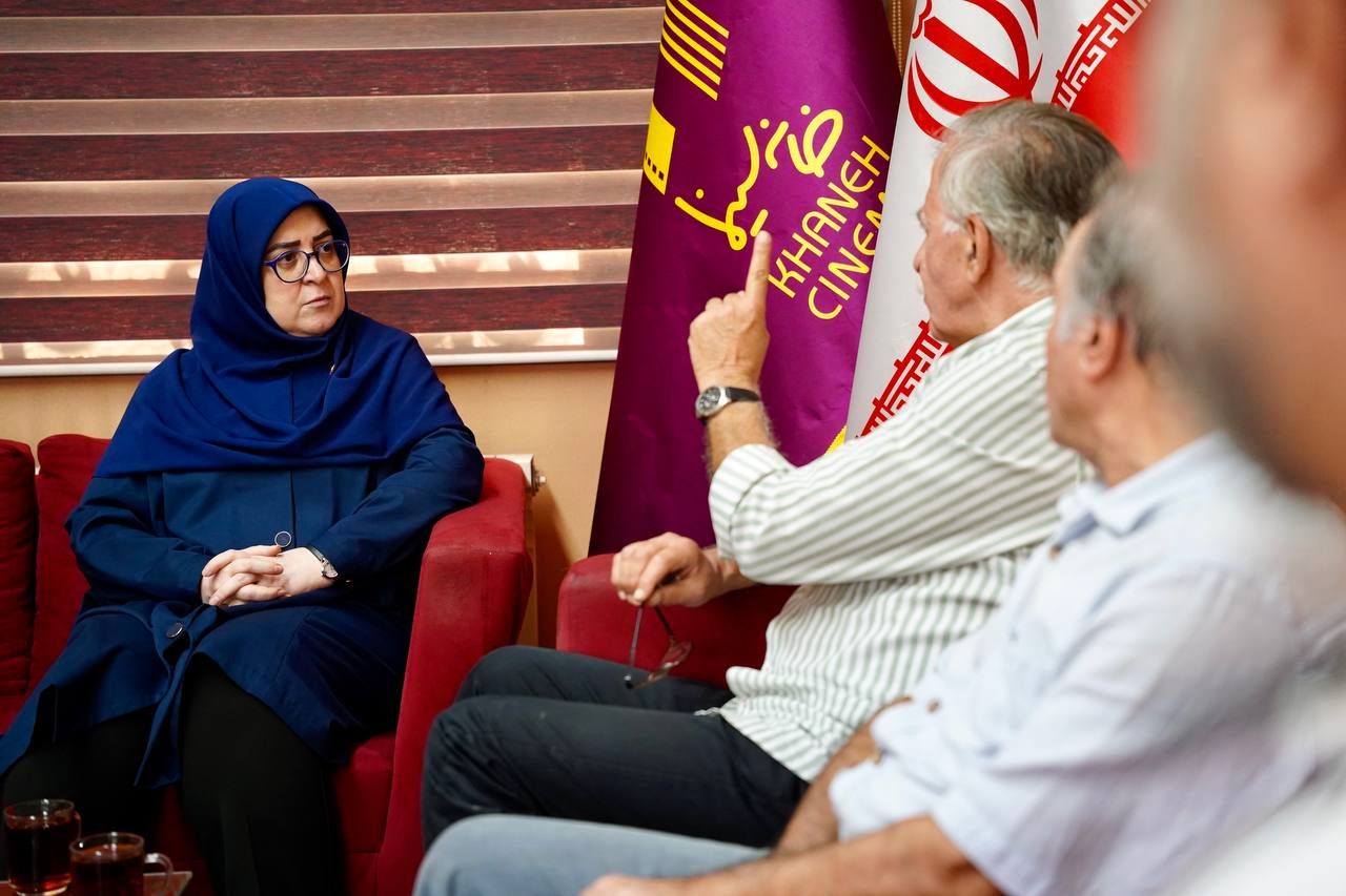 مهاجرانی از خانه سینما بازدید کرد