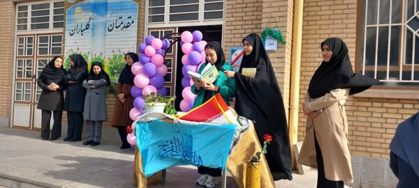 گرامیداشت هفته دفاع مقدس همزمان با آغاز سال تحصیلی در دبیرستان کوثر جلگه رخ