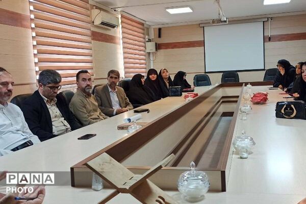 تقدیر از داوران مسابقات قرآن و عترت ورامین 