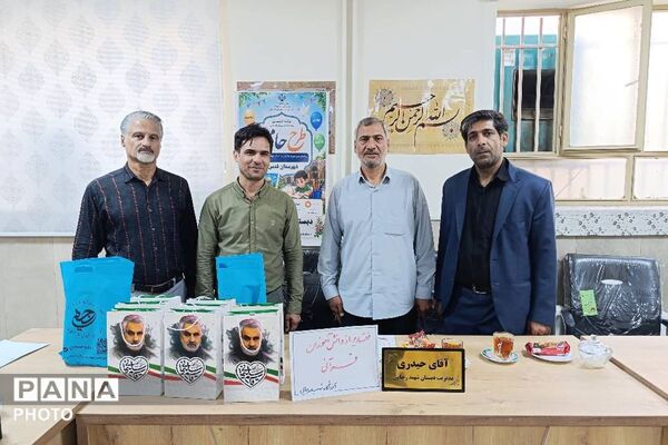 آیین تجلیل از دانش‌آموزان برتر مسابقات قرآن، عترت و نماز دبستان شهید رجایی شهرستان قدس