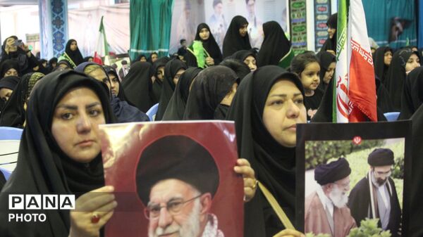 سوگواری جامعه فرهنگی کرمان در حسینیه ثارالله