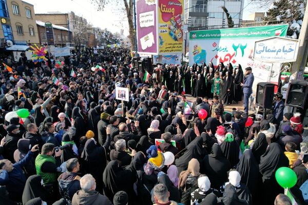 حضور گسترده کودکان و نوجوانان ارومیه‌ای در راهپیمایی ۲۲ بهمن