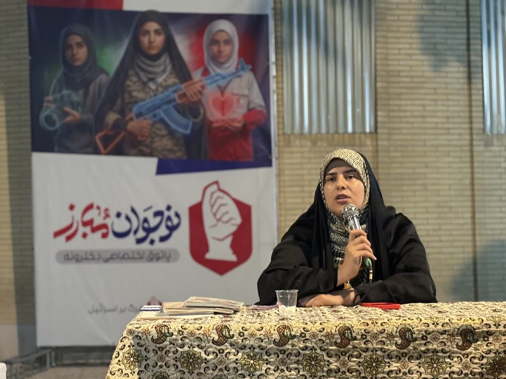 کارگاه خبرنگاری در موکب نوجوان مبارز در یزد