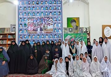 آخرین روز از اعتکاف دانش‌آموزی انس با خدا  در مسجد جامع شهر بار نیشابور 