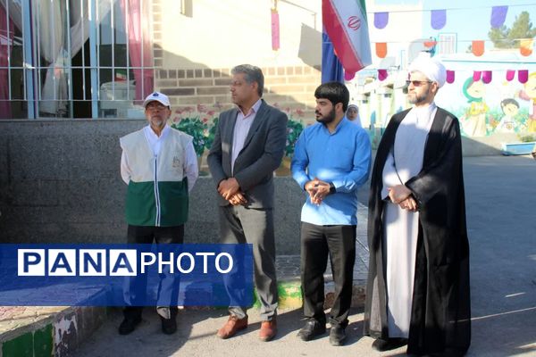 اجتماع استکبار ستیزی و رویداد پلاکاردنویسی دانش‌آموزان سمنان