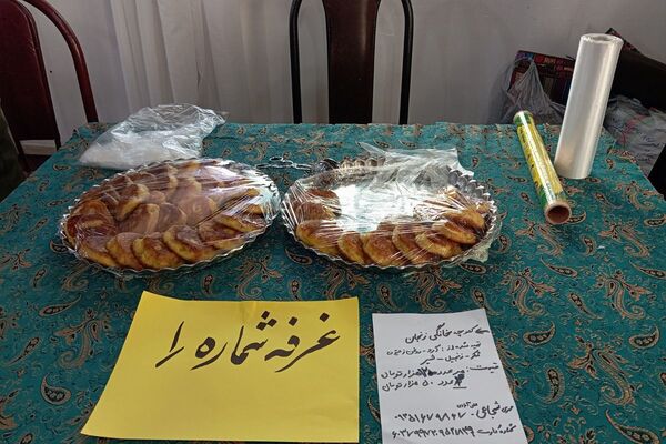حضور دانش آموزان دبیرستان دخترانه دانش نیا در نمایشگاه صنایع دستی حوزه علمیه 