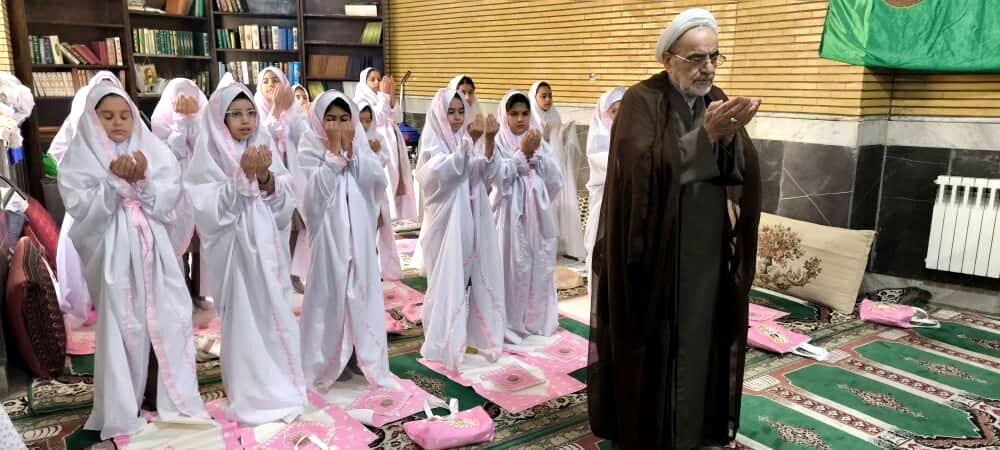 جشن بندگی دانش‌آموزان دبستان ارمغان هستی ناحیه 3 کرج 