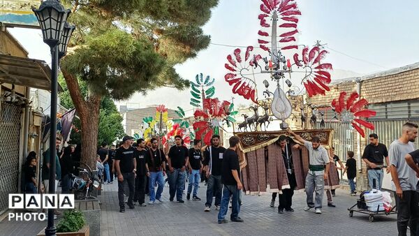 آیین علم گردانی همزمان با هفتمین روز شهادت حضرت اباعبدالله الحسین (ع) در شهرستان تفرش 