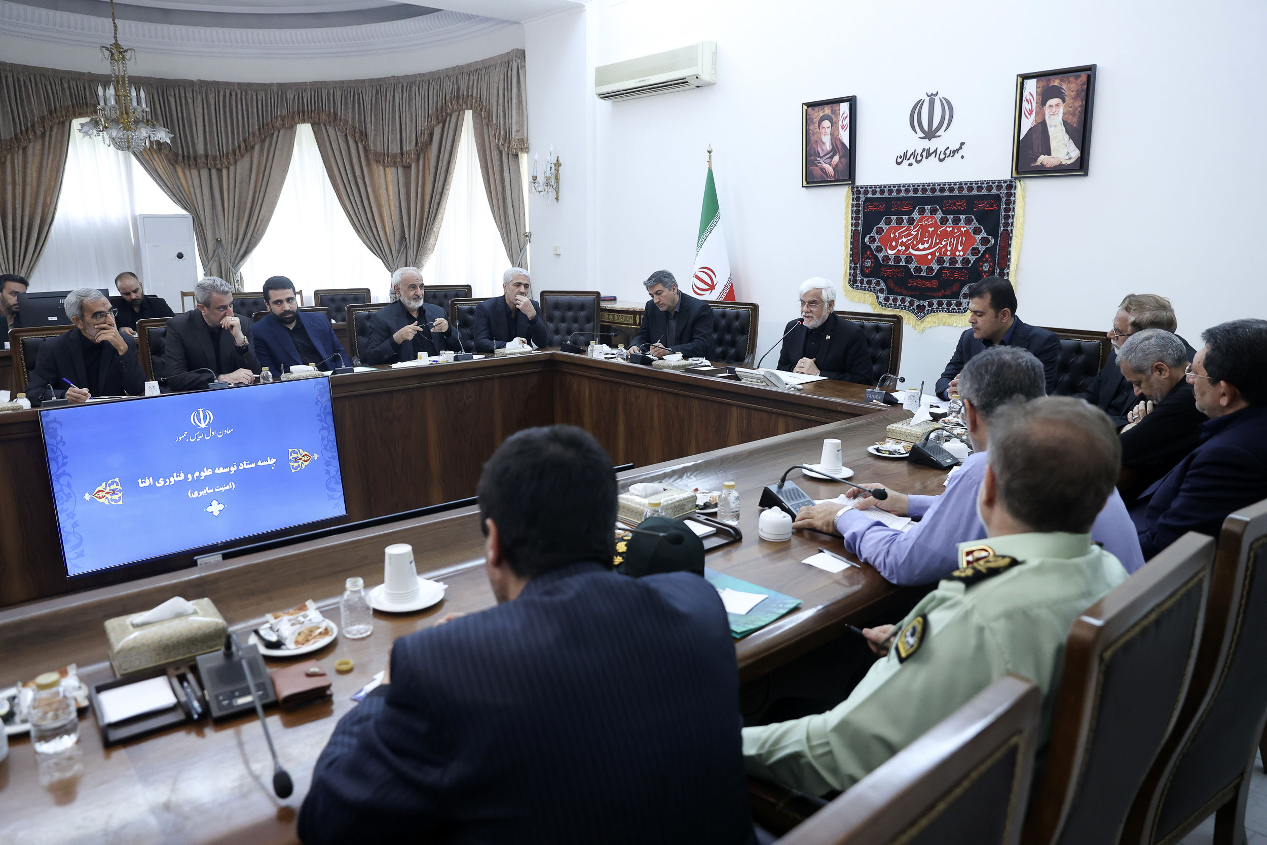 شجاعت و تدبیر مقام معظم رهبری همواره کارساز بوده است