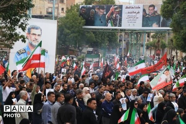 وداع حماسی دریادلان هرمزگان با فرمانده شهید علیرضا تنگسیری در بندرعباس