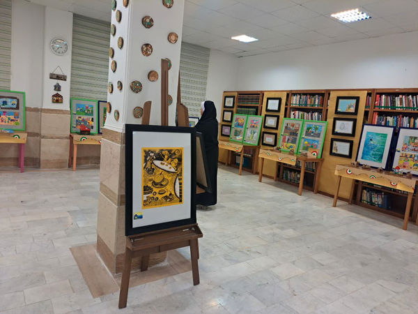 نمایشگاه آثار فرهنگی‌هنری جشنواره «زیر سقف خانه» در قم