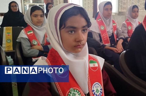 تجلیل از دانش‌آموز خبرنگاران پانا در لردگان