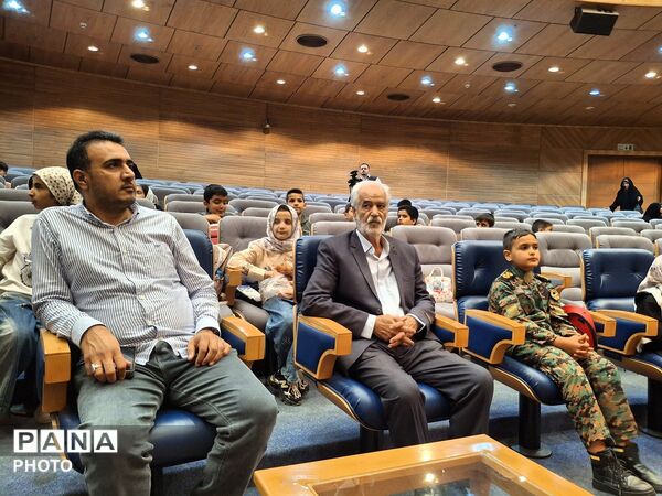 اختتامیه نخستین جشنواره بزرگ «عمو پلیس» با شعار «پلیس مجاهد، ملت مبعثوث، ایران سرافراز» 