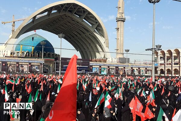 حضور باشکوه خونخواهان رهبر شهید در مصلی امام خمینی(ره) تهران