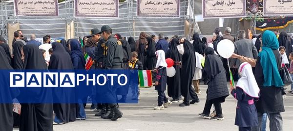 جلوه‌ای از همراهی اقشار مختلف مردم در راهپیمایی سالروز انقلاب بختگان