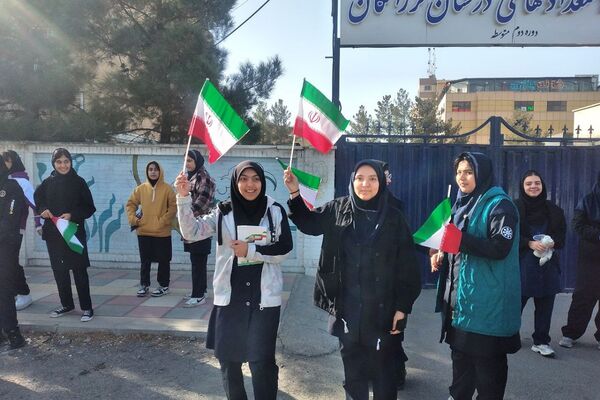 حضور پرشور دختران و پسران شهریار در روز استکبار ستیزی