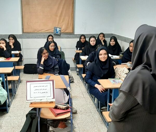 اولین جلسه هدایت تحصیلی در دبیرستان دخترانه کوثر فرهنگیان