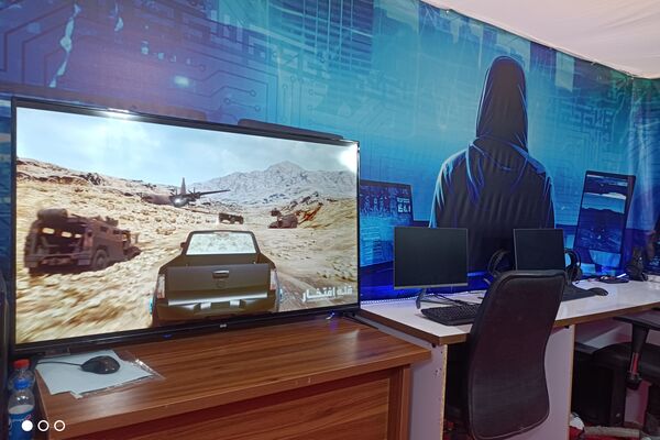 بازدید دانش‌آموزان بسیجی از نمایشگاه بزرگ قله افتخار 
