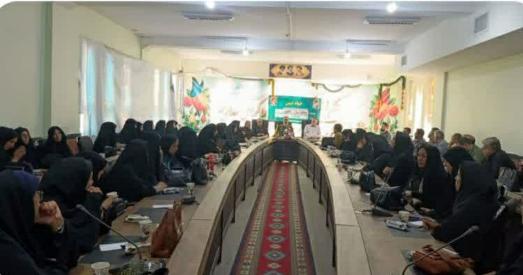 نشست بصیرتی بسیج فرهنگیان اشترینان 