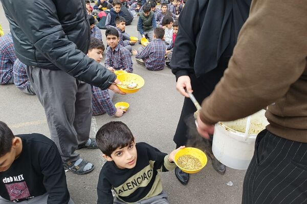 "لبیک یا مهدی" دانش‌آموزان پیشوا در دبستان علامه طباطبایی