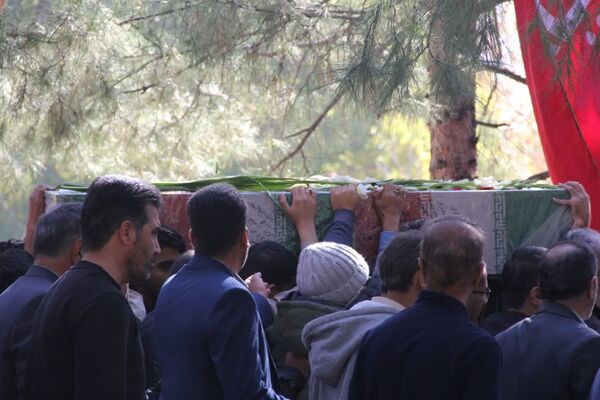 تشییع و خاکسپاری شهید گمنام در باغ جنت شیراز