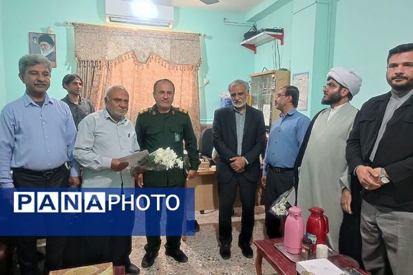 تجلیل از مدیر و کارکنان مدرسه نمونه رازی سعدآباد