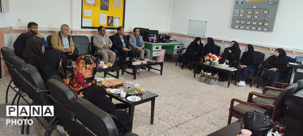 خاطره‌سازان در بهار آزادی؛ گردهمایی پیشکسوتان تعلیم و تربیت 