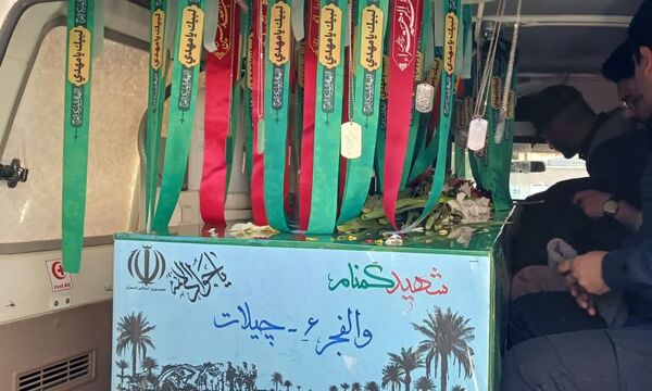 وداع دانش‌آموزان هنرستان الزهرا با پیکر مطهر شهید گمنام