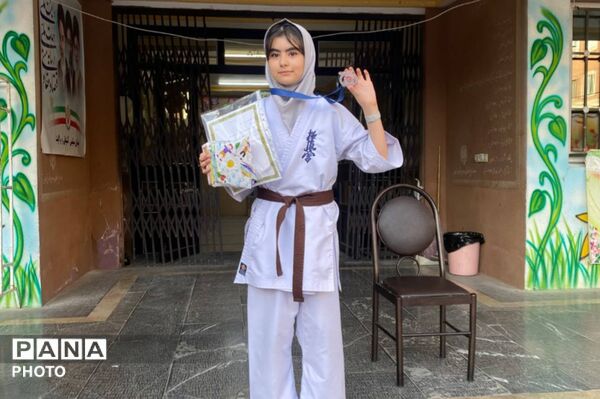 گرامیداشت هفته تربیت بدنی با برگزاری المپیاد و جشنواره ورزشی در مدرسه سلیمی آشتیانی 