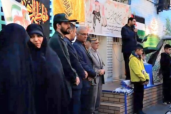نواختن زنگ هفته بسیج در دبیرستان عرفان