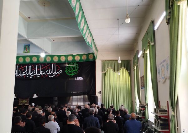 مراسم ظهر تاسوعا حسینی در مسجد شهدای گمنام 