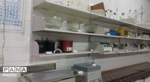 کارسوق دانش آموزان سمپادی در پژوهش سرای ابوریحان ناحیه ۵ 