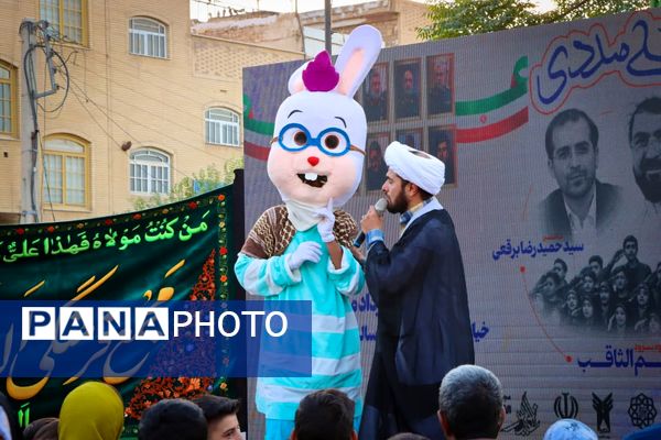 غدیر کیلومتری کاشان؛ جشن بی‌وقفه‌ی ولایت در چهارراه نماز