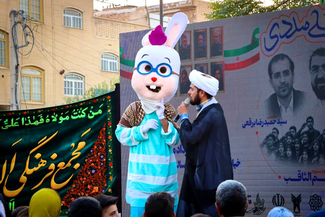 غدیر کیلومتری کاشان؛ جشن بی‌وقفه‌ی ولایت در چهارراه نماز