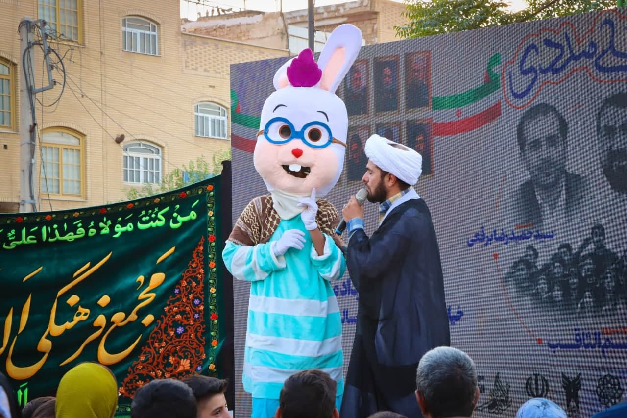 غدیر کیلومتری کاشان؛ جشن بی‌وقفه‌ی ولایت در چهارراه نماز