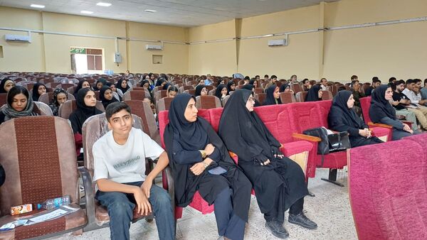 درخشش دانش‌آموزان نخبه قلعه‌گنج در جشن تقدیر کانون قلم‌چی