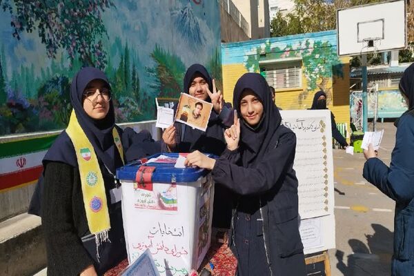 انتخابات شورای دانش‌آموزی در دبیرستان شاهد تکتم ناحیه 3 مشهد