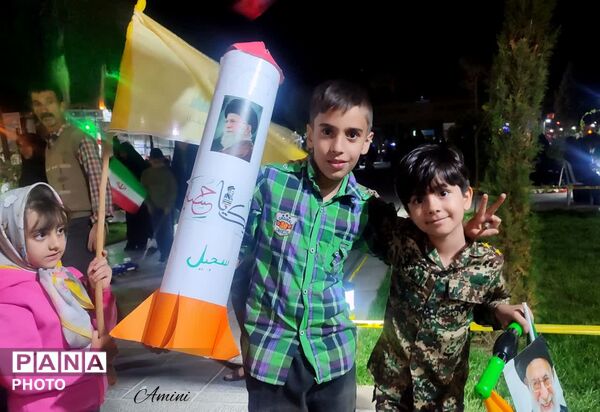 نسل جدید هم پای کار انقلاب هستند